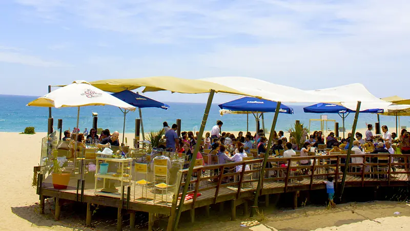 Terraza de A Toda Costa en verano